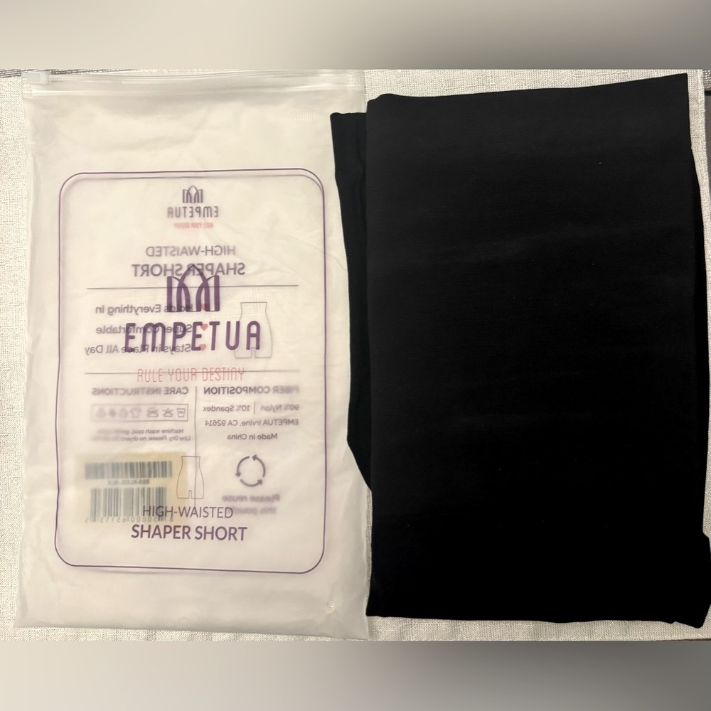 NWT EMPETUA HIGH WASTED SHAPER SHORT
SIZE XL-XXL